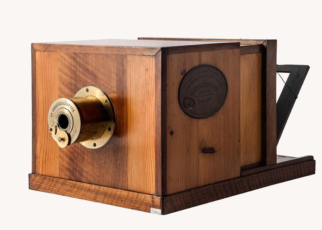  [1839] - Daguerreotype Giroux Camera - Front