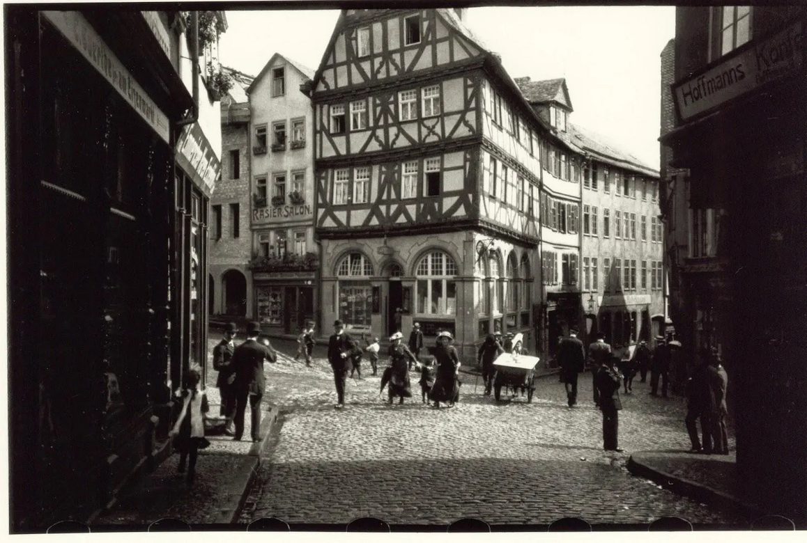  [1914] - Wetzlar Eisenmarkt - First picture taken with 35 mm film by Oskar Barnack, Leica inventor